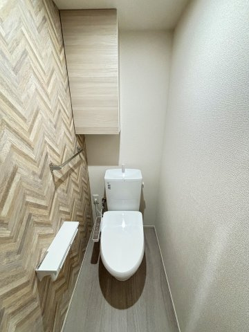 ☆温水洗浄・暖房便座付きトイレです☆
