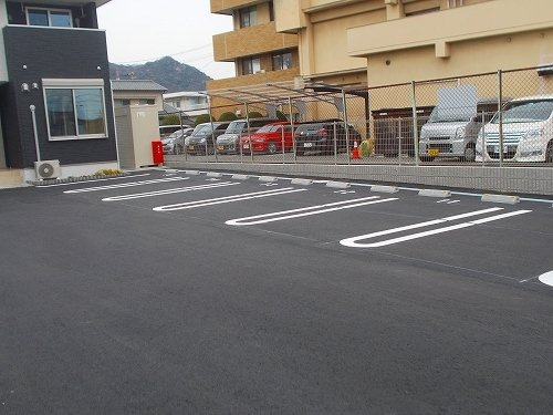 タップ　アルファＢの駐車場