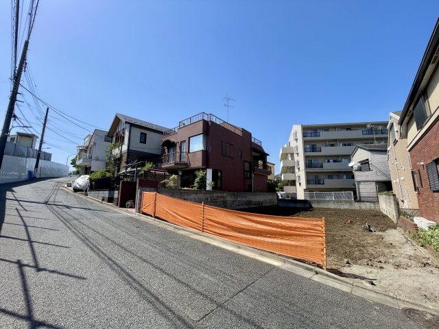 ＜LIBERi リーベリー＞大田区田園調布南　土地30坪超　南道路の新築分譲住宅全2棟の前面道路含む現地写真