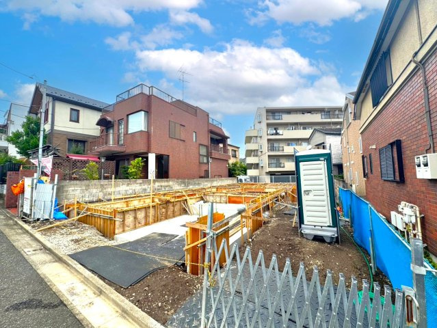 ＜LIBERi リーベリー＞大田区田園調布南　土地30坪超　南道路の新築分譲住宅全2棟の前面道路含む現地写真