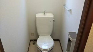 【トイレ】 | コモンプレイス | トイレにも窓がありますよ。