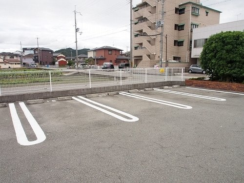 フラッツ・アイⅡの駐車場