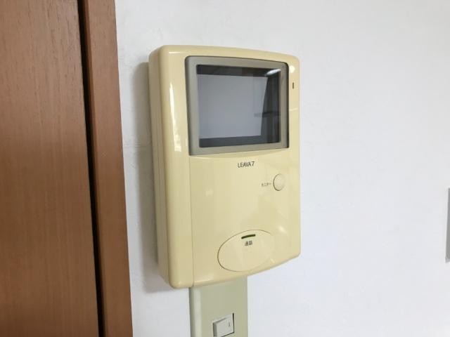 プラグレスの内装|カメラ付インターホン