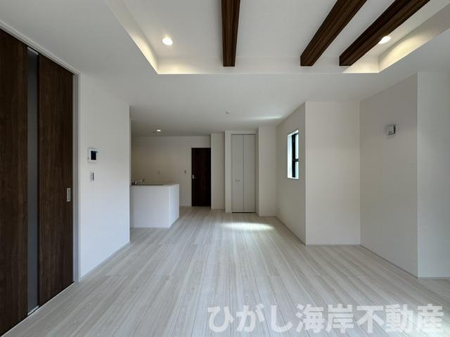 茅ケ崎市旭が丘　新築戸建　全２棟のダイニング|18.2帖　LDK