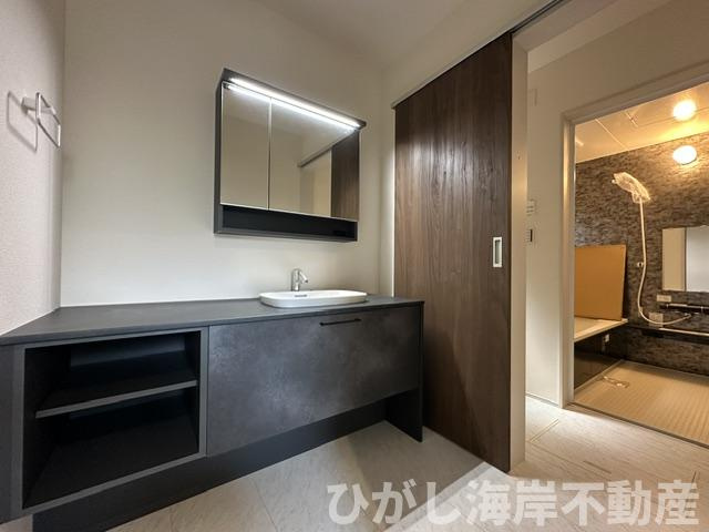 茅ケ崎市旭が丘　新築戸建　全２棟の前面道路含む現地写真|5月2日撮影　建築中　現地外観