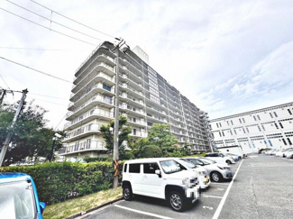 【駐車場】 | 岸和田コーポラス壱号棟 | 敷地内駐車場は自走式です。棟と棟の間隔も広くゆとりの住環境を実現できます。 