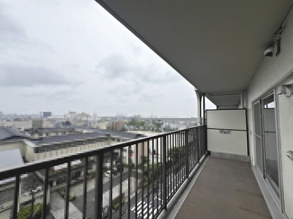 【展望】 | 岸和田コーポラス壱号棟 | ◆8階部分につき通風・眺望良好◆
穏やかな風が舞い込む快適な住まいです♪
眺めも綺麗ですので開放的な気分になれますよ♪
