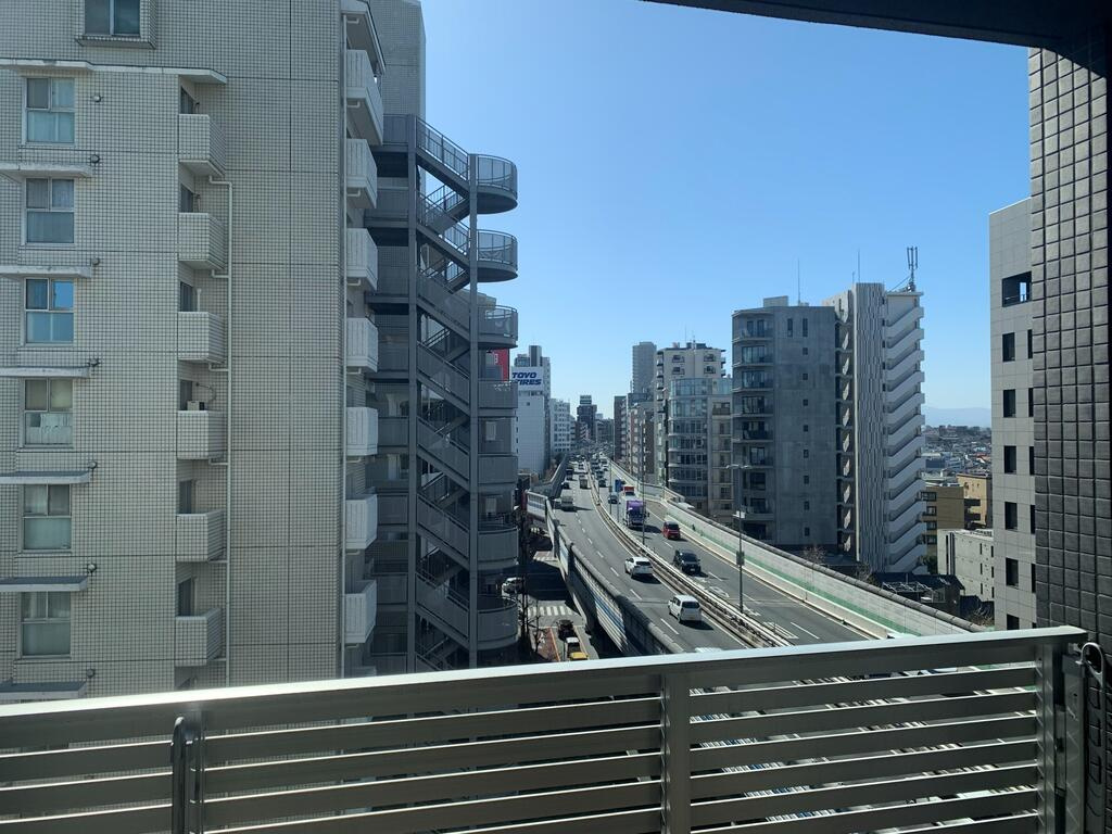ザ・グランプルーヴ上馬　アイランドキッチン　分譲賃貸　角部屋のバルコニー