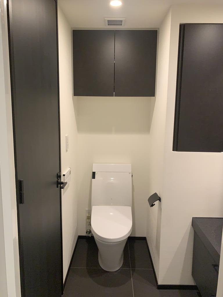 ザ・グランプルーヴ上馬　アイランドキッチン　分譲賃貸　角部屋のトイレ