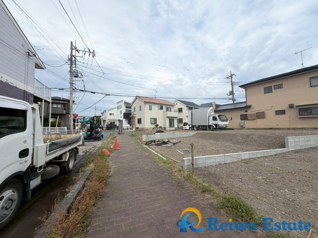 売地　高座郡寒川町倉　全3区画の前面道路含む現地写真