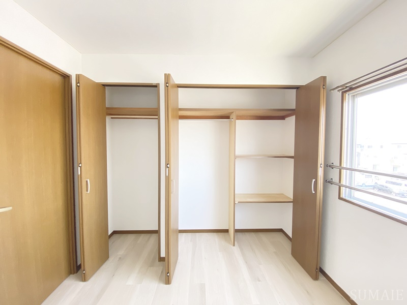 フラワーパークの収納|壁一面クローゼット☆