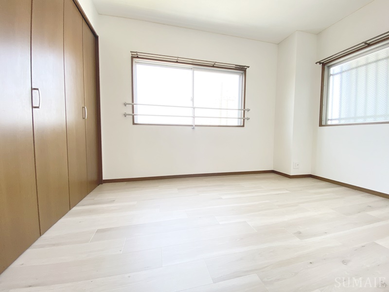 フラワーパークの寝室|二面採光で明るいお部屋☆