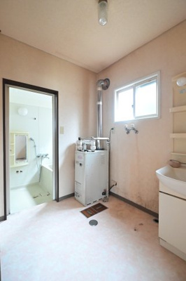 【脱衣所】 | 黒石市青山 平屋3K中古住宅・土地70坪・シッター車庫付き