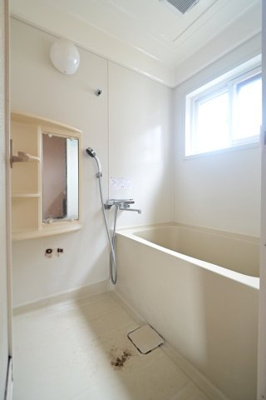 【浴室】 | 黒石市青山 平屋3K中古住宅・土地70坪・シッター車庫付き