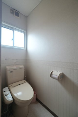 【トイレ】 | 黒石市青山 平屋3K中古住宅・土地70坪・シッター車庫付き