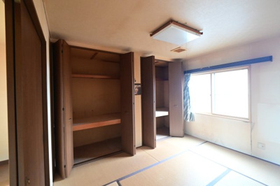 【収納】 | 黒石市青山 平屋3K中古住宅・土地70坪・シッター車庫付き | 6帖押し入れ二間