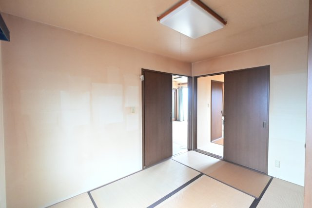 【和室】 | 黒石市青山 平屋3K中古住宅・土地70坪・シッター車庫付き | 7帖