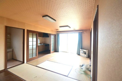 【居間・リビング】 | 黒石市青山 平屋3K中古住宅・土地70坪・シッター車庫付き | 12帖
