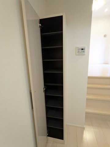 ハーモニーテラス白子町の玄関|102号室ｼｭｰｽﾞﾎﾞｯｸｽ