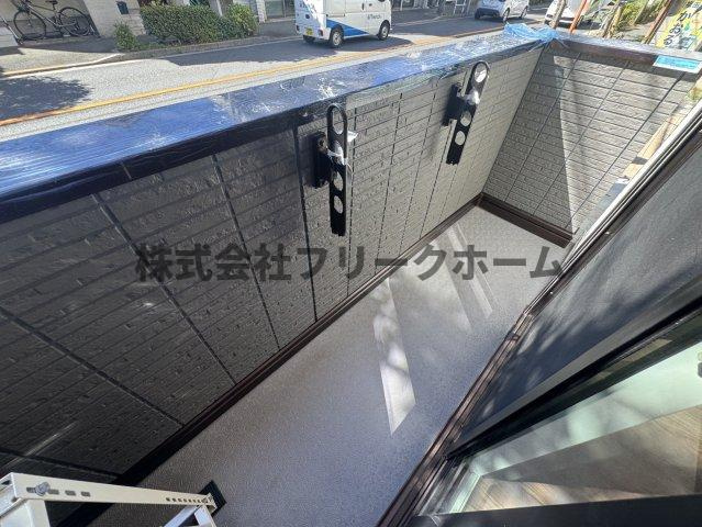 武蔵野市吉祥寺本町３丁目のアパートのバルコニー