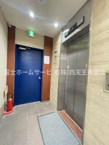 ユーザック法円坂ビルのロビー