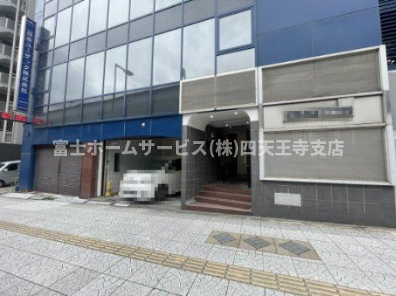 ユーザック法円坂ビルのエントランス
