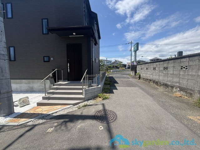 平塚市東八幡6期　新築戸建　全3棟3号棟の前面道路含む現地写真