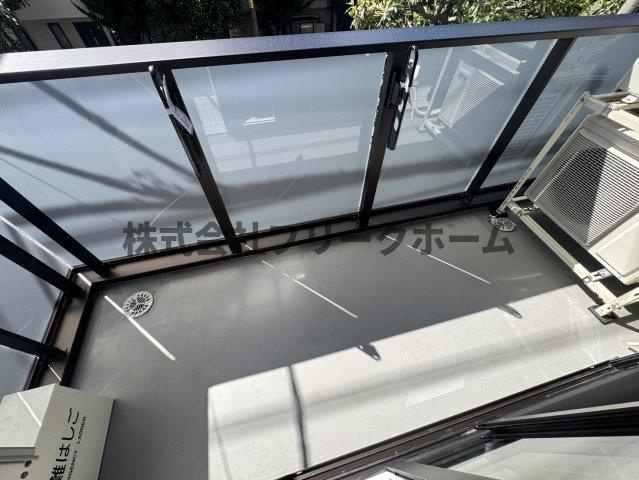 武蔵野市吉祥寺本町３丁目のアパートのバルコニー