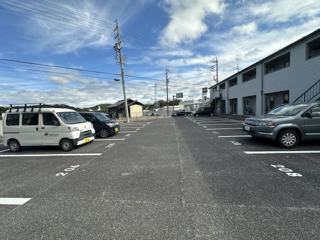 青木ヒルズαー１の駐車場
