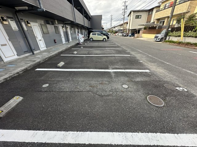 青木ヒルズαー１の駐車場