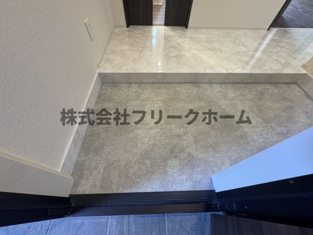 武蔵野市吉祥寺本町３丁目のアパートの玄関