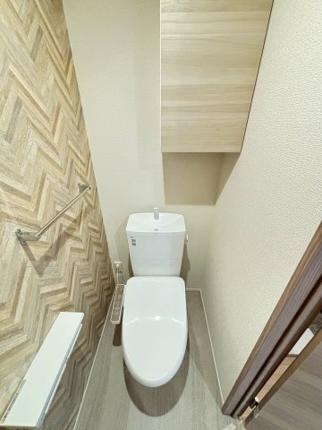 ☆温水洗浄・暖房便座付きトイレです☆