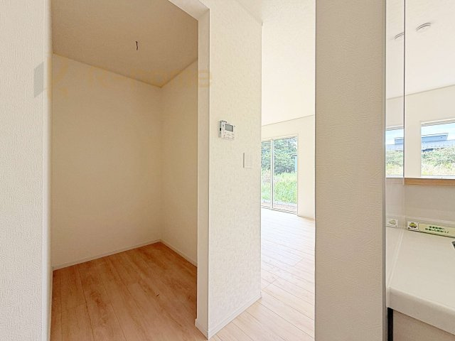 つくば市安食第2　新築戸建て　1号棟の収納|キッチンにはパントリーを設置！キッチン回りの整理整頓の悩みも解決♪