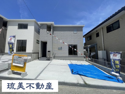 【外観】 | 南城市大里高平（全3棟）2号棟 | 2号棟　並列駐車3台可♪