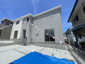 【外観】 | 南城市大里高平（全3棟）2号棟 | 2号棟　並列駐車3台可♪