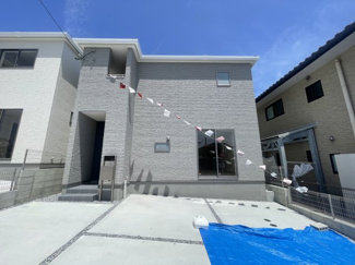 【外観】 | 南城市大里高平（全3棟）2号棟 | 2号棟　並列駐車3台可♪
