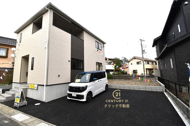 Cradlegarden　 高萩市有明町　第6　限定1棟！の駐車場|新築戸建てを購入する際、庭付き、駐車場付きは大変魅力的です。十分な駐車スペースがあれば、ご家族様それぞれが車をご所有の場合や来客の際も安心です。
