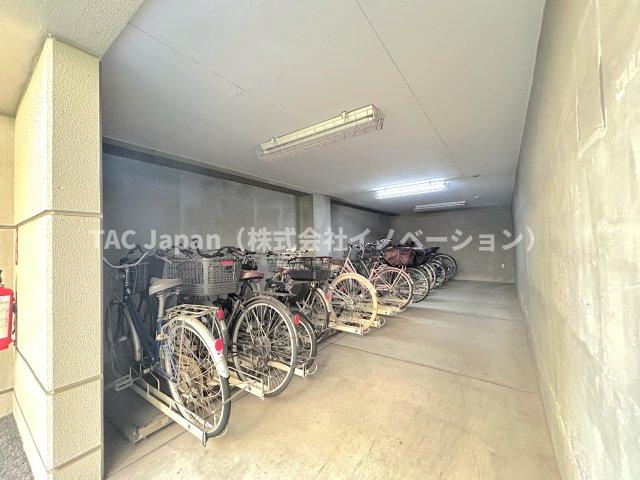 ネバーランド大島の駐輪場|リフォーム工事、まもなく完了です。
工事中のご見学も可能です。