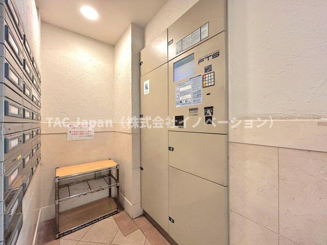 ネバーランド大島のその他共用部分|お仕事でお帰りが遅い方にも、ご夫婦でお仕事されている方にも、確実にお荷物の受け取りが出来るので安心です。