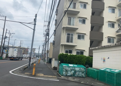【現況写真】 | ハイマート厚木（Ａ号棟） | 外観はマンション管理がされているかの目安になります。築年数が古いと、壁面は劣化してひび割れが生じることも！建物が古びていても細かいところが修繕されていると、きちんと管理されているなぁと感じるでしょう。