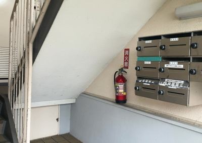 【ロビー】 | ハイマート厚木（Ａ号棟） | ラウンジは、マンションの共用スペースに椅子やテーブルなどを配置した利用者が寛げる空間です。屋内型ラウンジと屋外型ラウンジがあります。共用部分の管理状況と合わせて、詳細については現地でご確認ください。