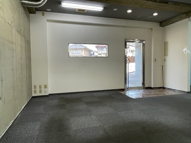 田原店舗の内装