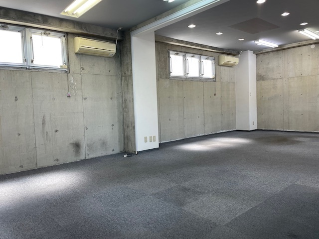 田原店舗の内装