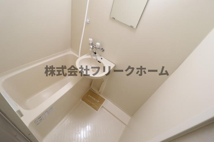 武蔵野市吉祥寺本町１丁目の賃貸マンションの浴室