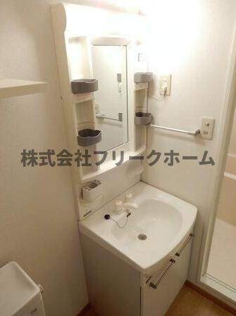 三鷹市北野２丁目の賃貸マンションの洗面所