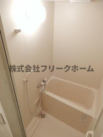 三鷹市北野２丁目の賃貸マンションの浴室