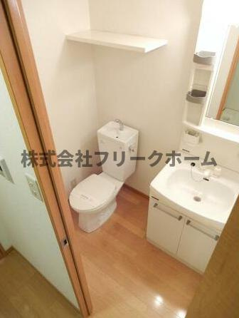 三鷹市北野２丁目の賃貸マンションのトイレ