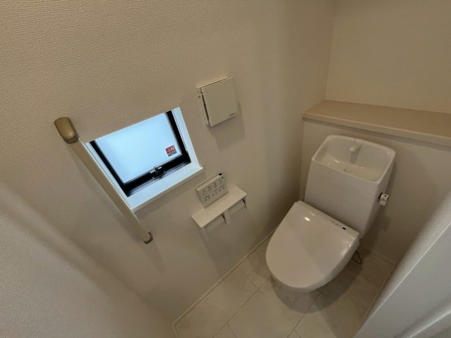 沖縄市東1丁目新築戸建て A号棟のトイレ