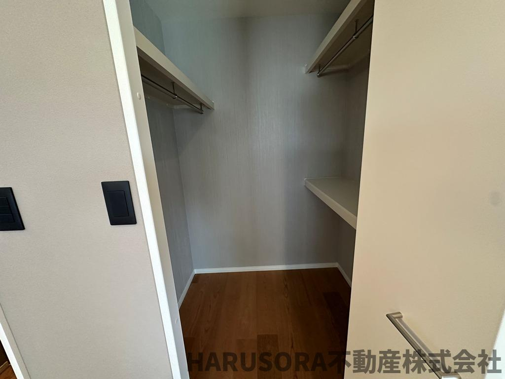 枚方市出口５丁目　３階建の収納