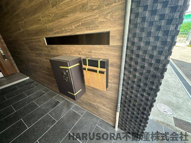 枚方市出口５丁目　３階建の前面道路含む現地写真